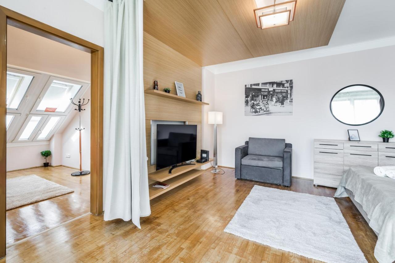 Bpr Timber Loft Home With Balcony 부다페스트 외부 사진