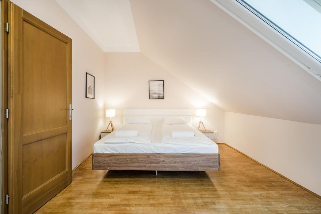Bpr Timber Loft Home With Balcony 부다페스트 외부 사진
