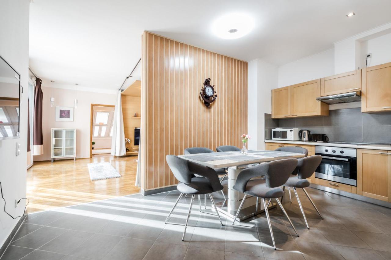 Bpr Timber Loft Home With Balcony 부다페스트 외부 사진